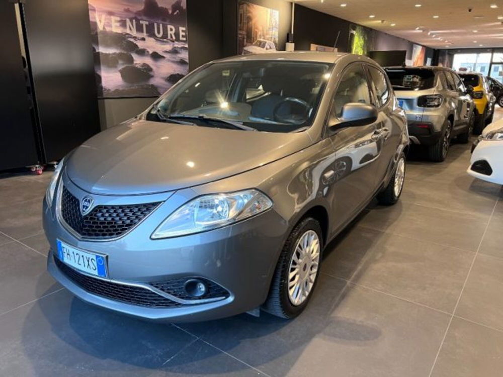 Lancia Ypsilon usata a Modena