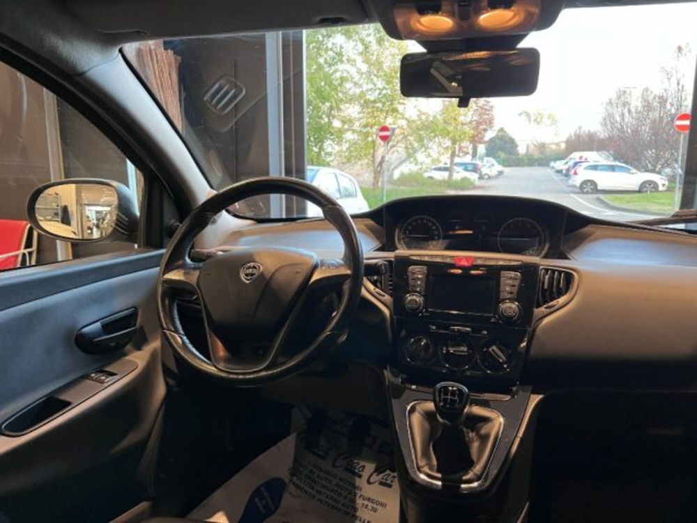 Lancia Ypsilon usata a Modena (7)