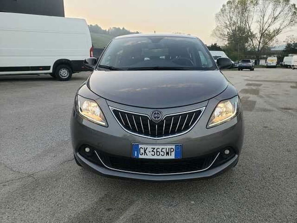 Lancia Ypsilon usata a Pesaro-Urbino (2)