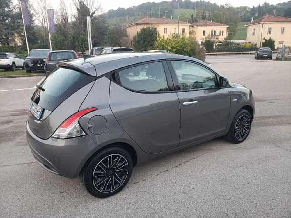 Lancia Ypsilon usata a Pesaro-Urbino (4)