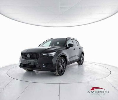 Volvo XC40 2.0 b3 Ultra Black Edition auto nuova a Viterbo