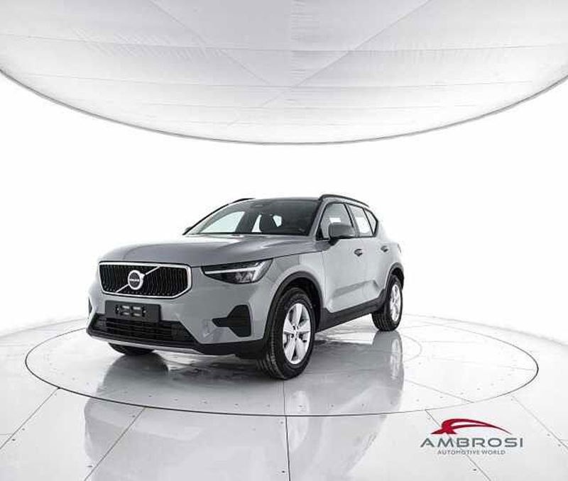 Volvo XC40 B3 automatico Essential  nuova a Viterbo