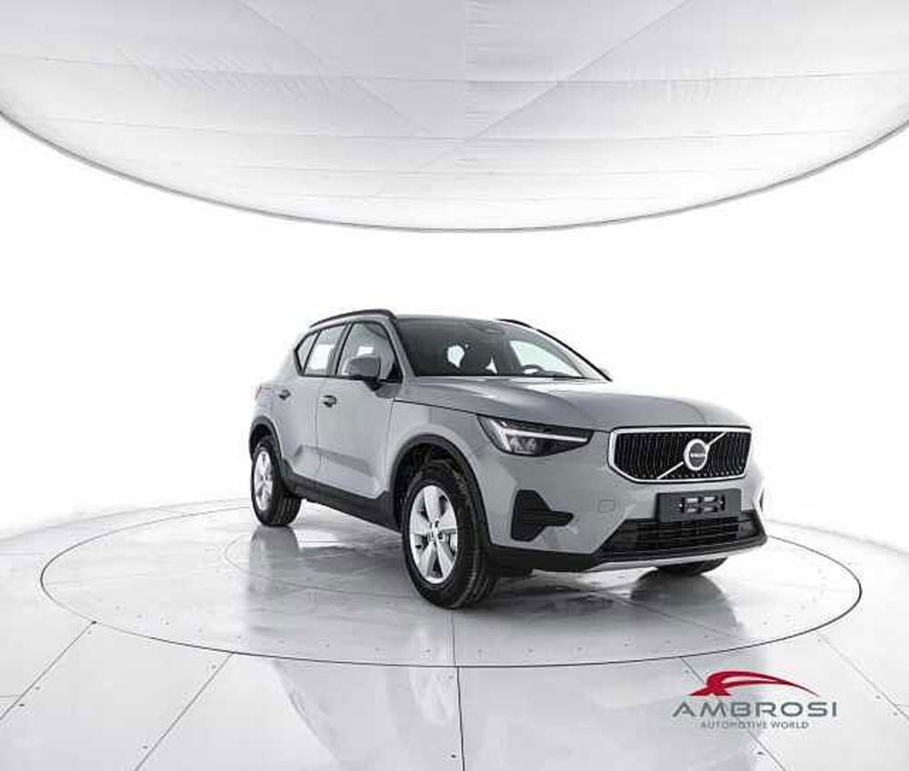 Volvo XC40 nuova a Viterbo (2)