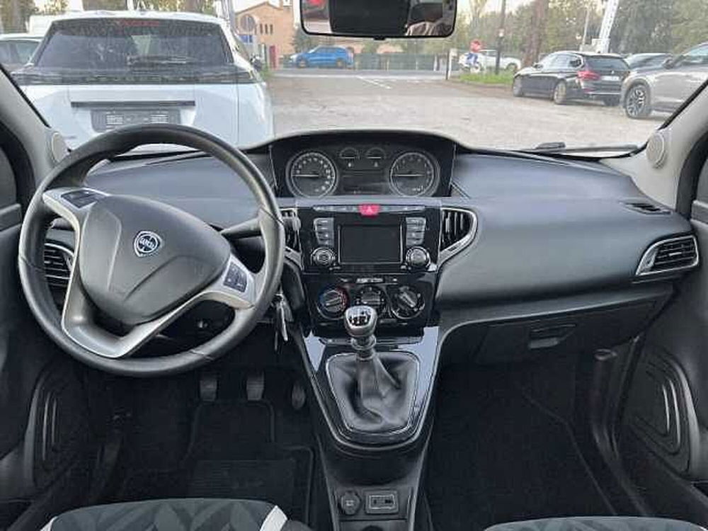 Lancia Ypsilon usata a Ravenna (10)