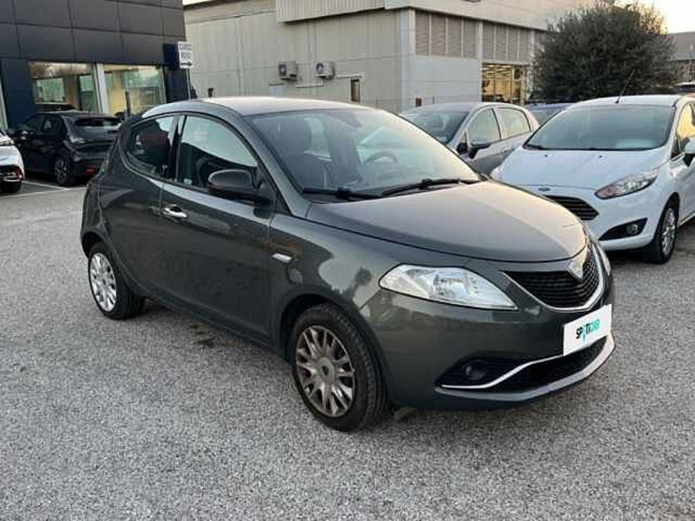 Lancia Ypsilon usata a Ravenna (3)