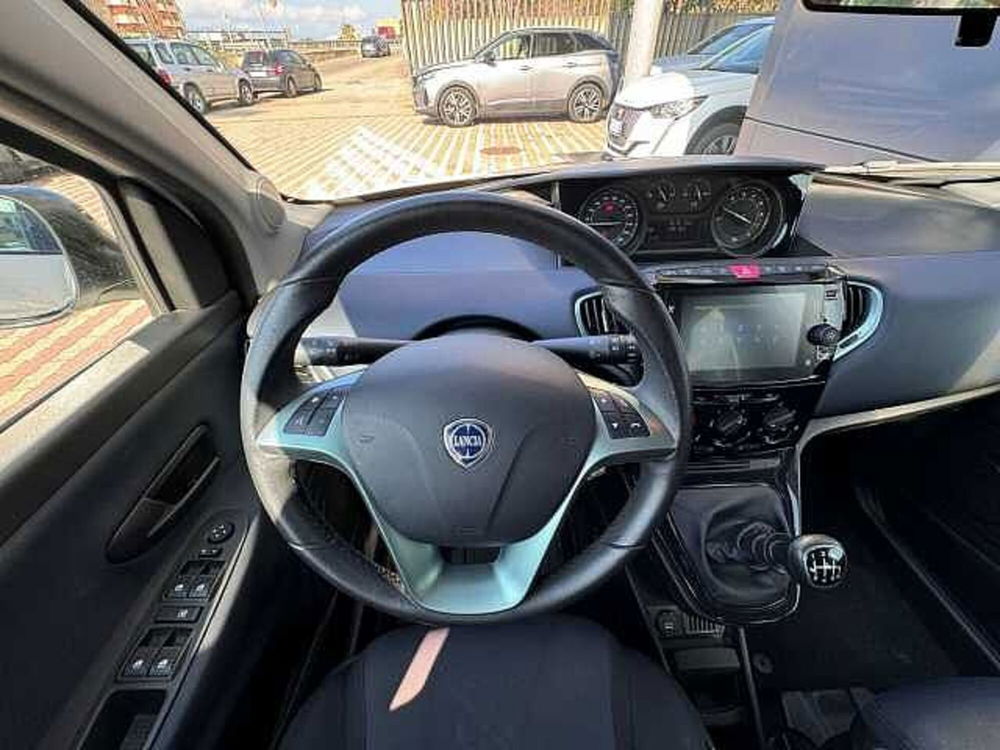 Lancia Ypsilon usata a Vibo Valentia (12)