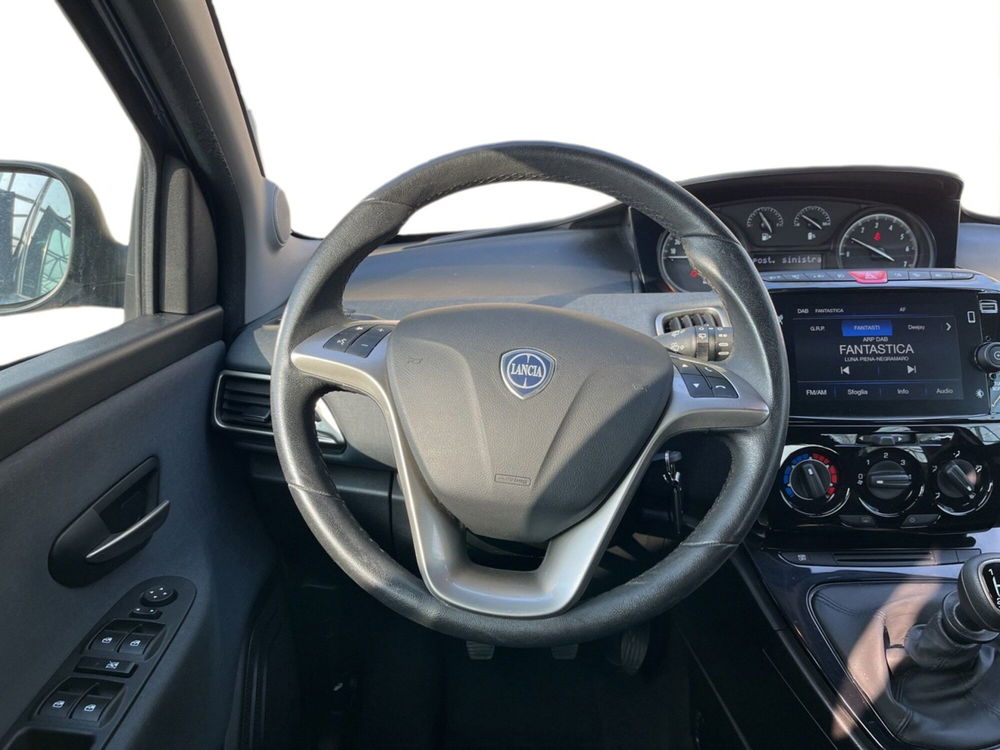 Lancia Ypsilon usata a Torino (12)