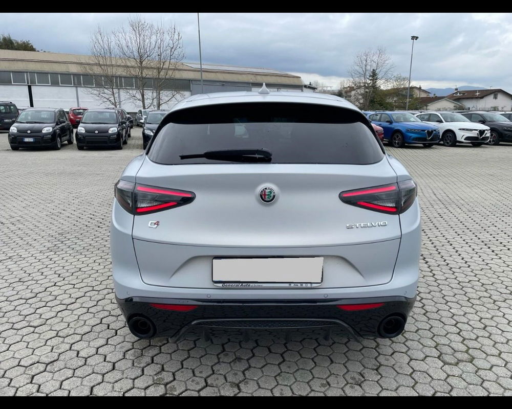 Alfa Romeo Stelvio nuova a Lucca (4)