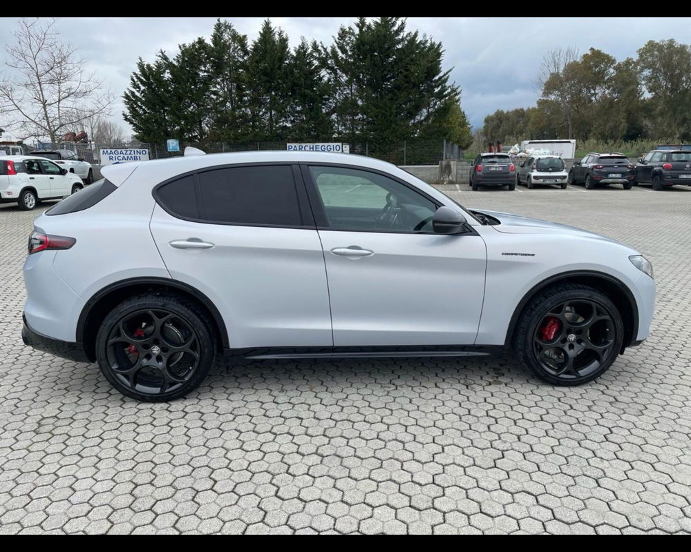 Alfa Romeo Stelvio nuova a Lucca (6)