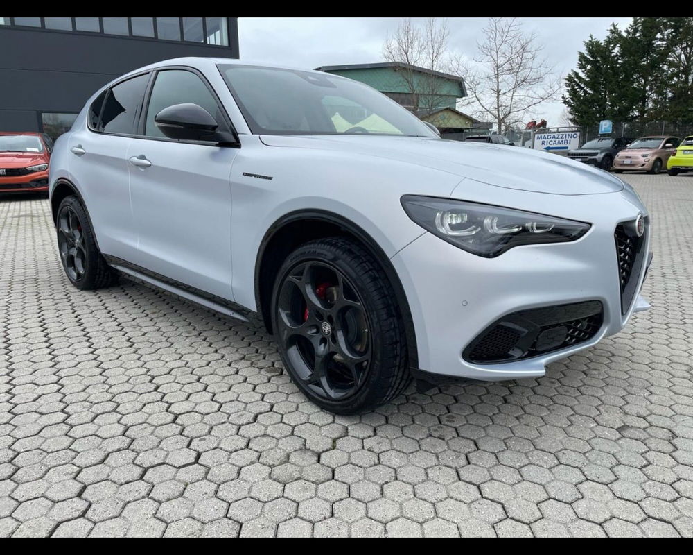 Alfa Romeo Stelvio nuova a Lucca (7)