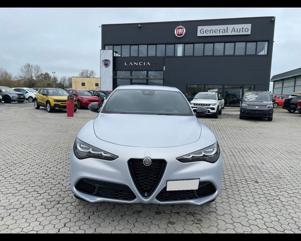 Alfa Romeo Stelvio nuova a Lucca (8)