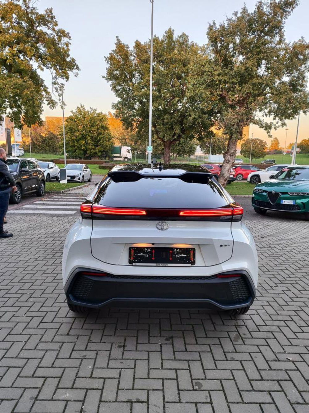 Toyota Toyota C-HR nuova a Perugia (3)