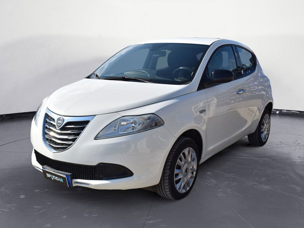 Lancia Ypsilon usata a Catania