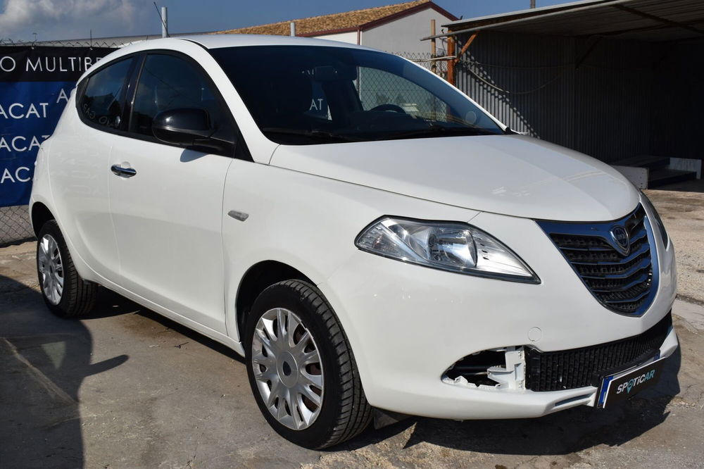 Lancia Ypsilon usata a Catania (3)