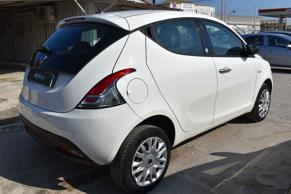 Lancia Ypsilon usata a Catania (4)