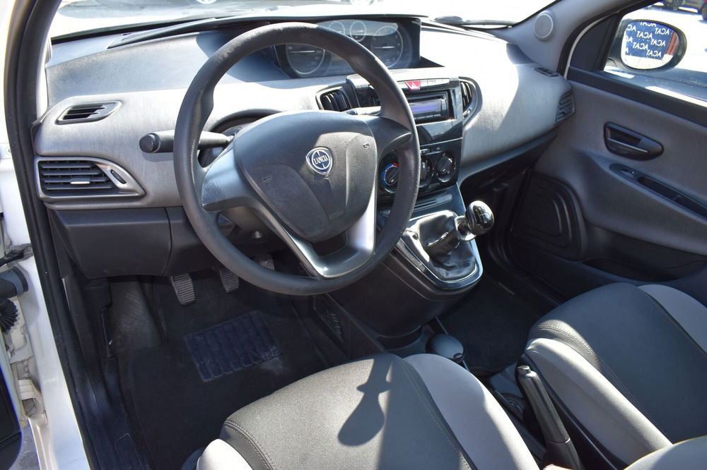 Lancia Ypsilon usata a Catania (7)