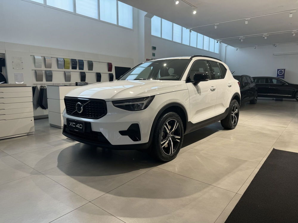 Volvo XC40 nuova a Forlì-Cesena