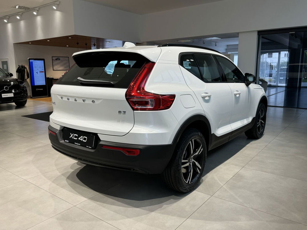 Volvo XC40 nuova a Forlì-Cesena (5)