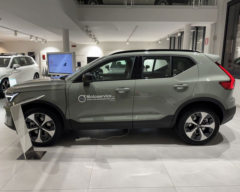 Volvo XC40 nuova a Parma (8)