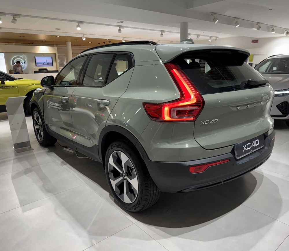 Volvo XC40 nuova a Parma (9)