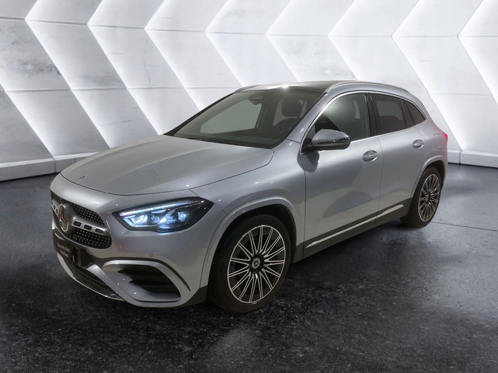 Mercedes-Benz GLA SUV usata a Napoli