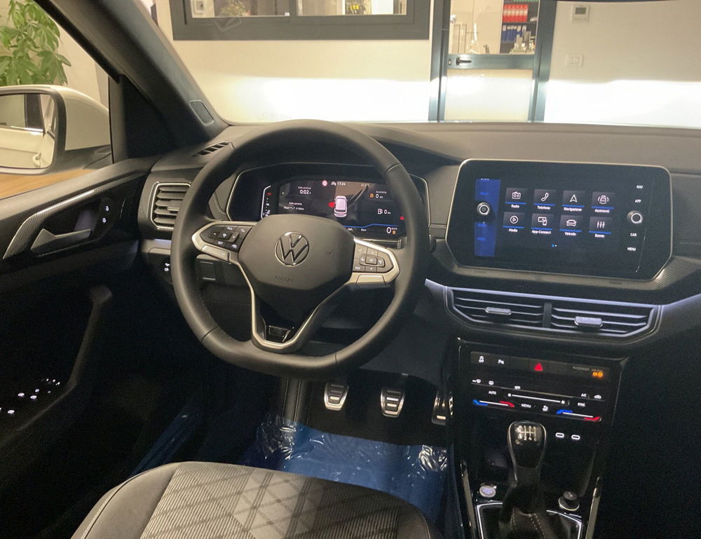 Volkswagen T-Cross nuova a Salerno (17)