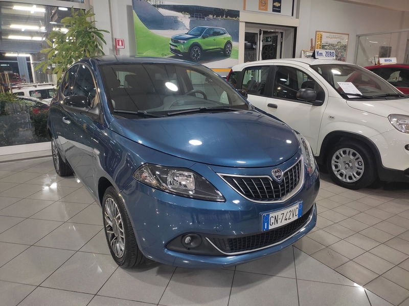 Lancia Ypsilon 1.0 FireFly 5 porte S&amp;S Hybrid Gold Plus del 2023 usata a Prato