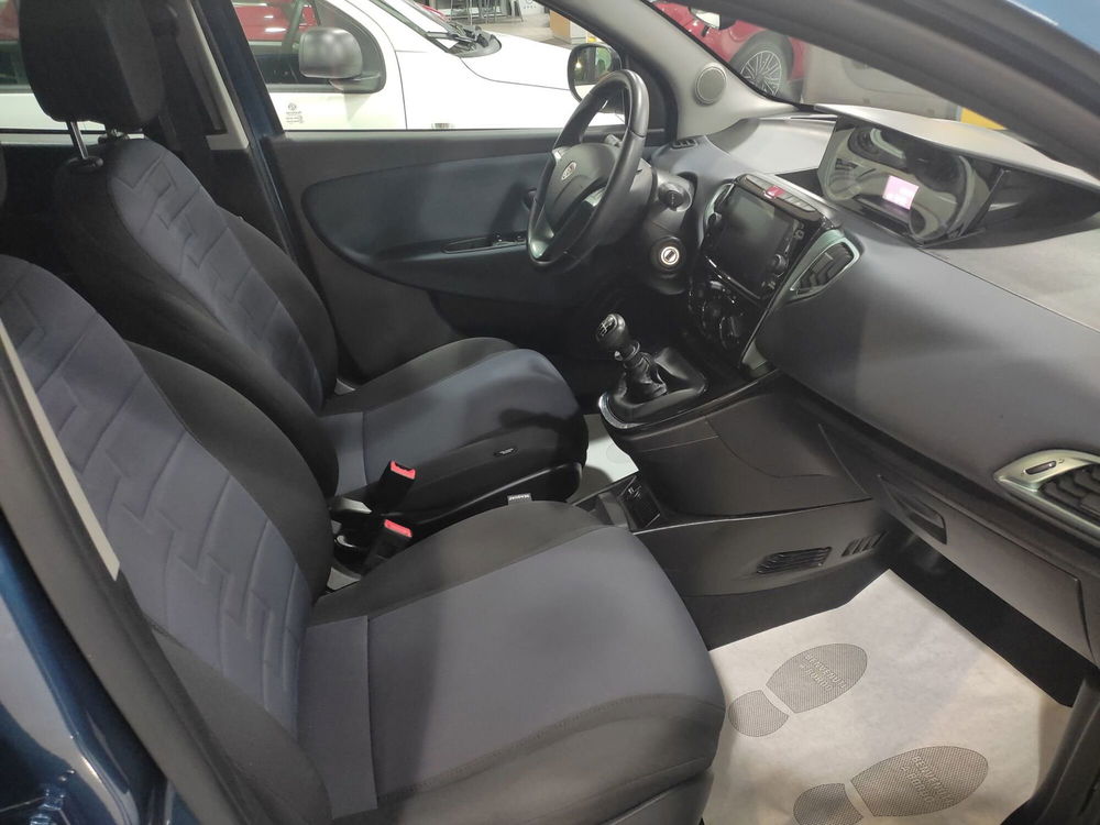 Lancia Ypsilon usata a Prato (11)