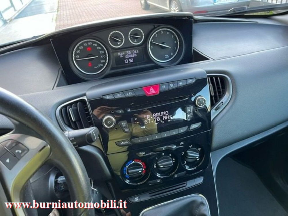 Lancia Ypsilon usata a Milano (10)