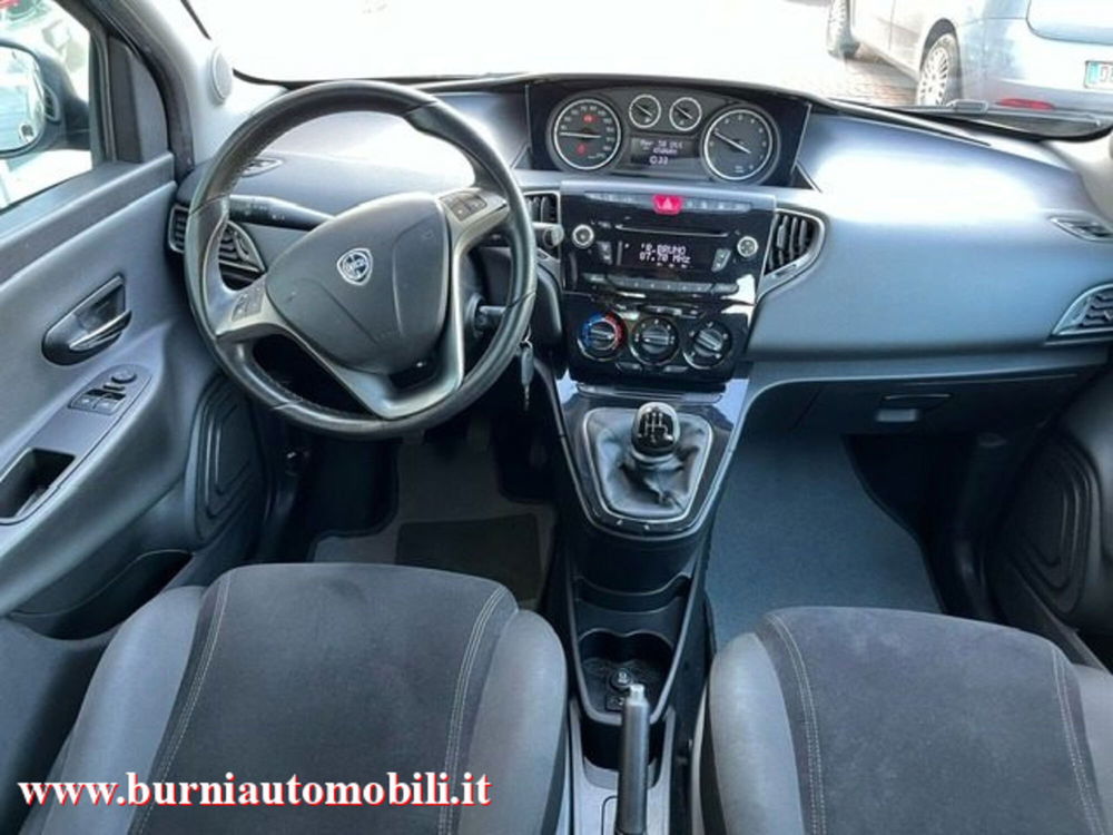 Lancia Ypsilon usata a Milano (14)