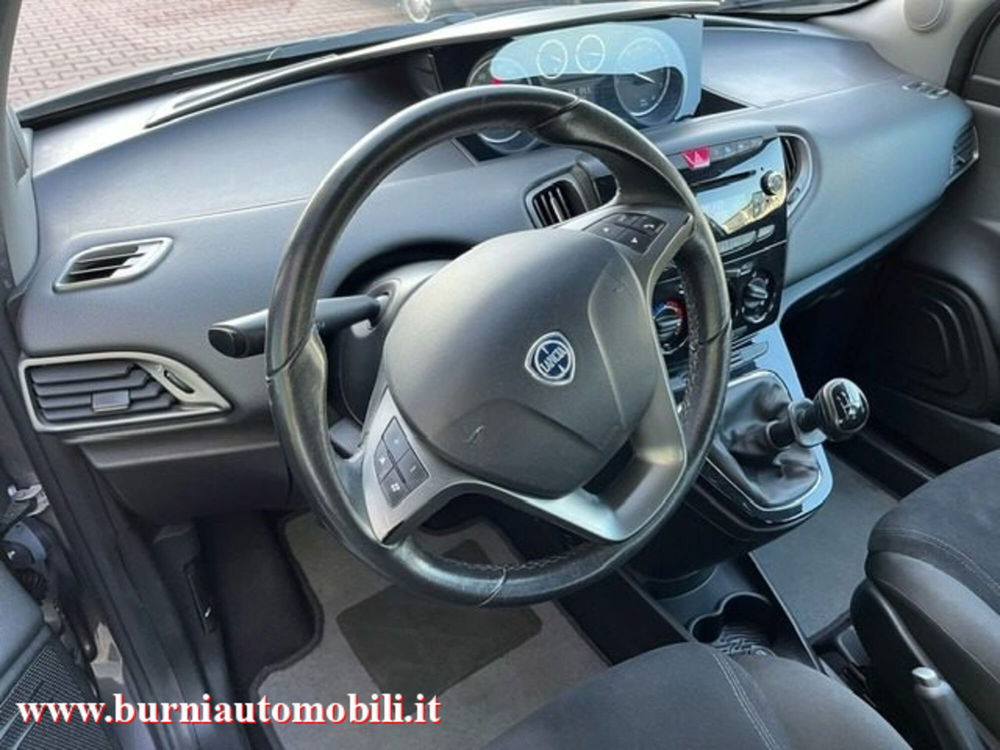 Lancia Ypsilon usata a Milano (9)