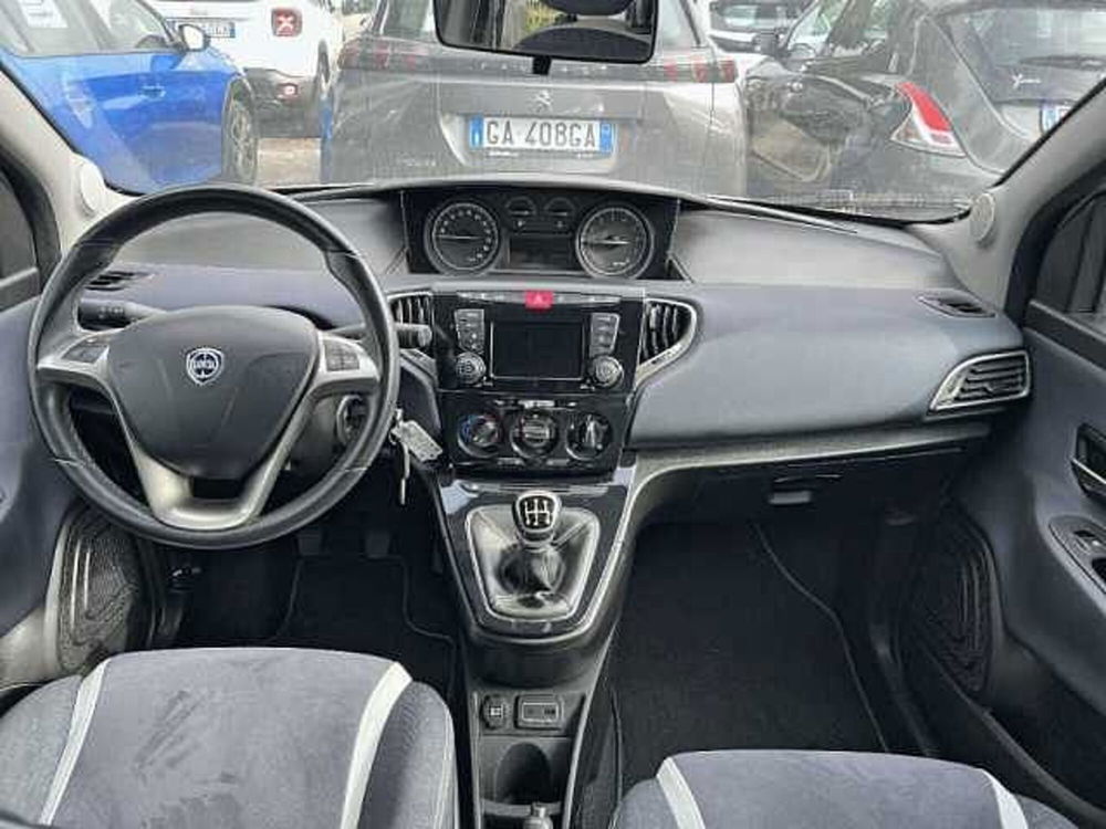 Lancia Ypsilon usata a Ravenna (10)