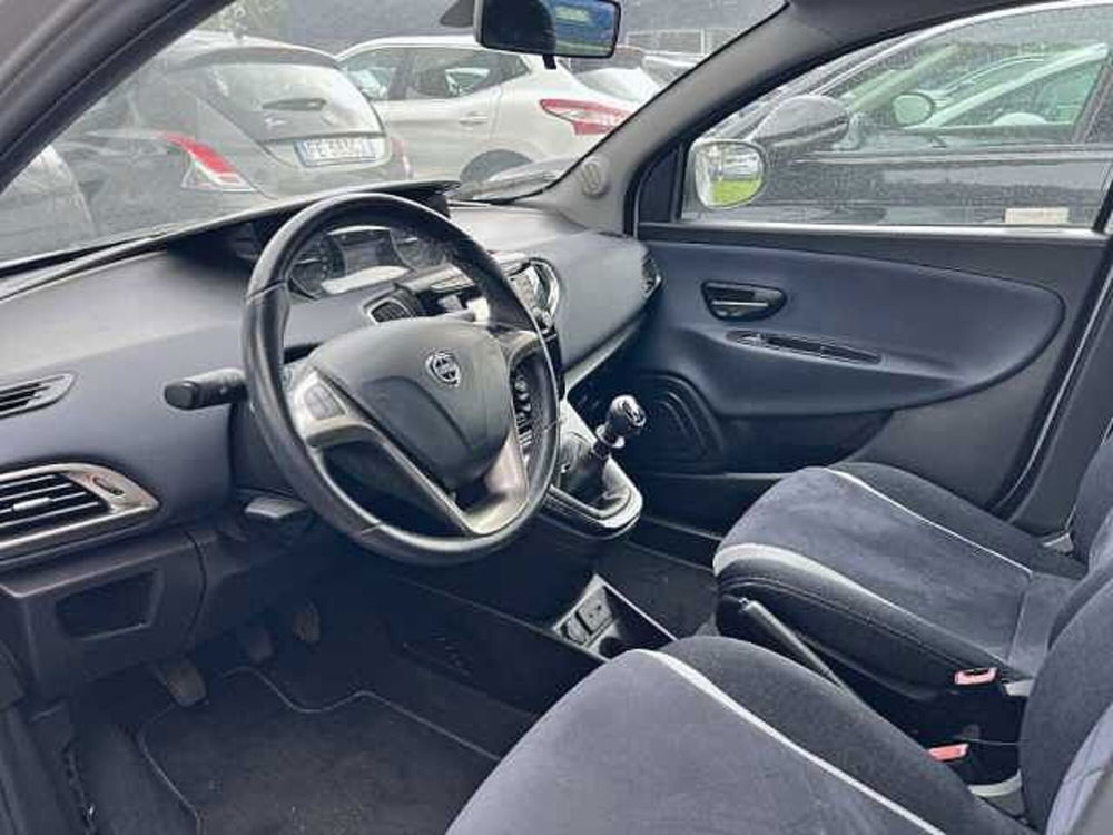 Lancia Ypsilon usata a Ravenna (11)