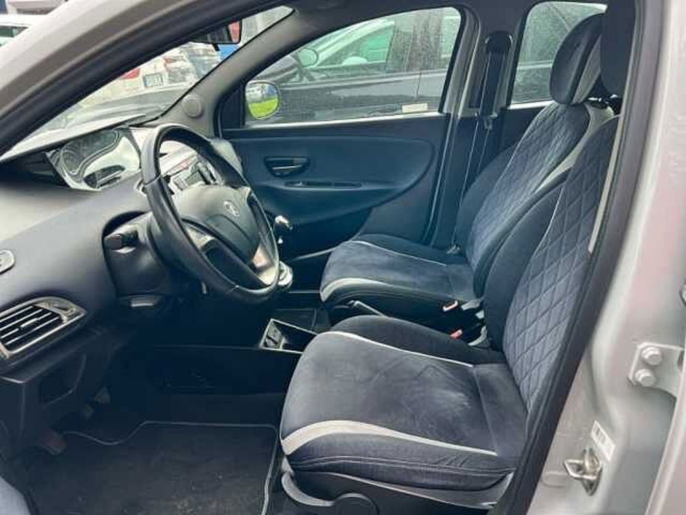 Lancia Ypsilon usata a Ravenna (13)