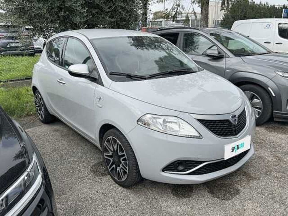 Lancia Ypsilon usata a Ravenna (3)