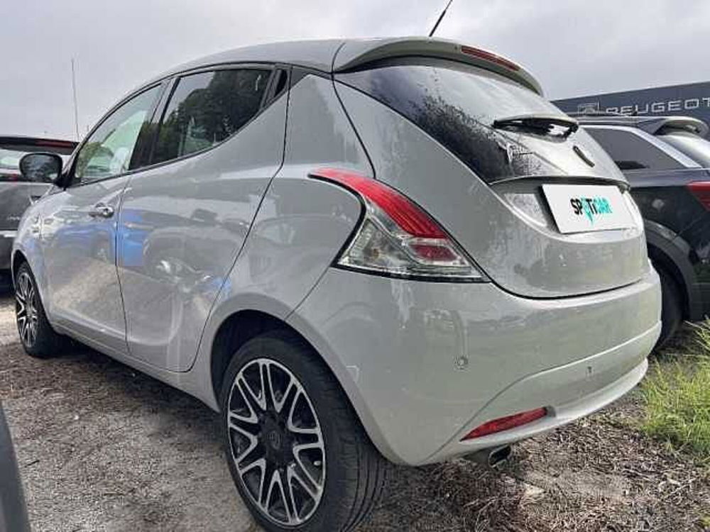 Lancia Ypsilon usata a Ravenna (5)