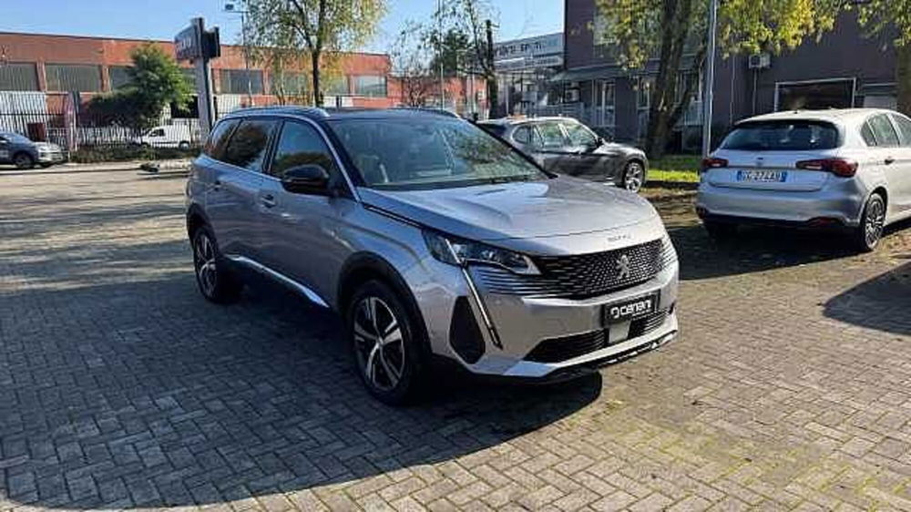 Peugeot 5008 usata a Milano