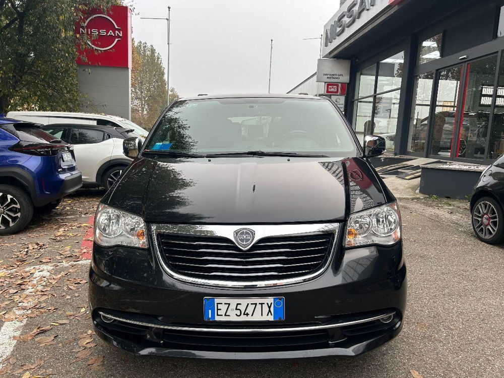 Lancia Voyager usata a Reggio Emilia (2)