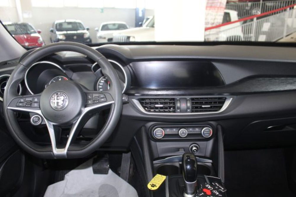 Alfa Romeo Stelvio usata a Terni (11)