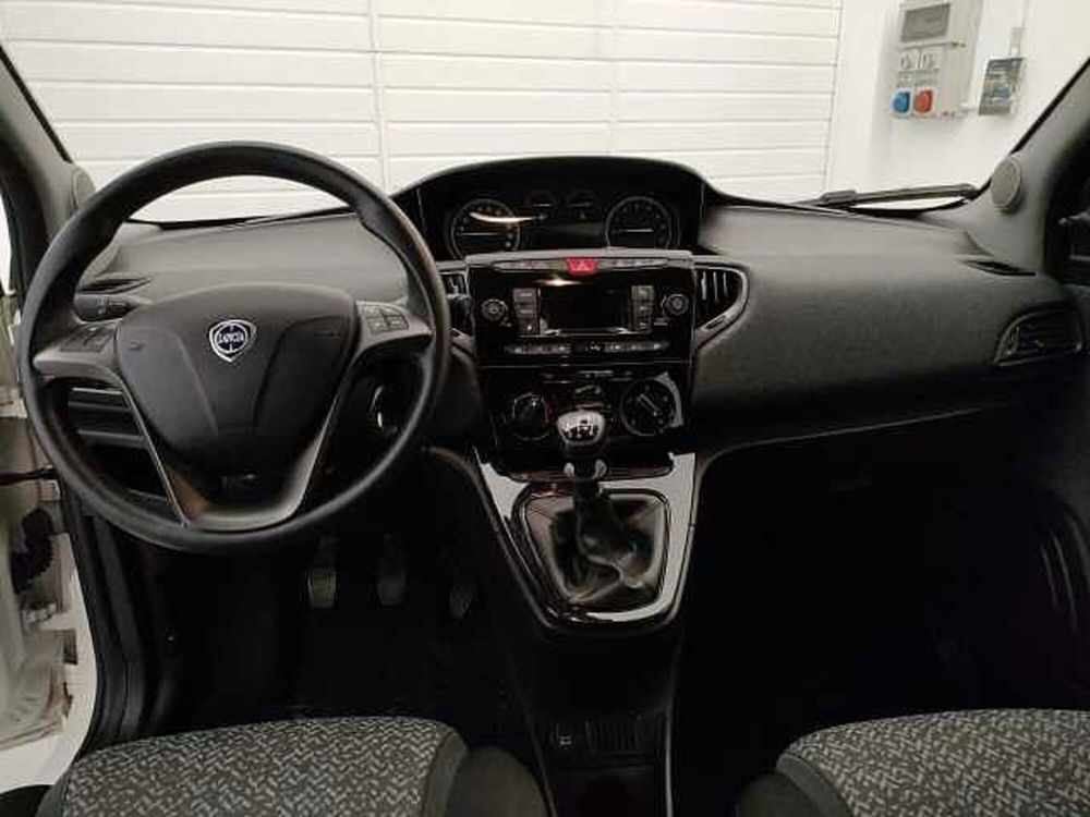 Lancia Ypsilon usata a Varese (15)