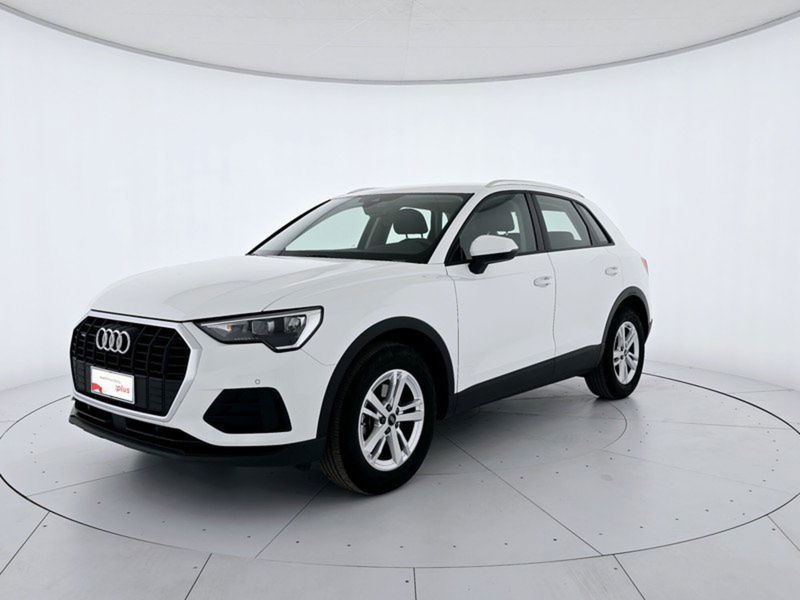 Audi Q3 35 2.0 tdi Business Advanced s-tronic del 2021 usata a Asti