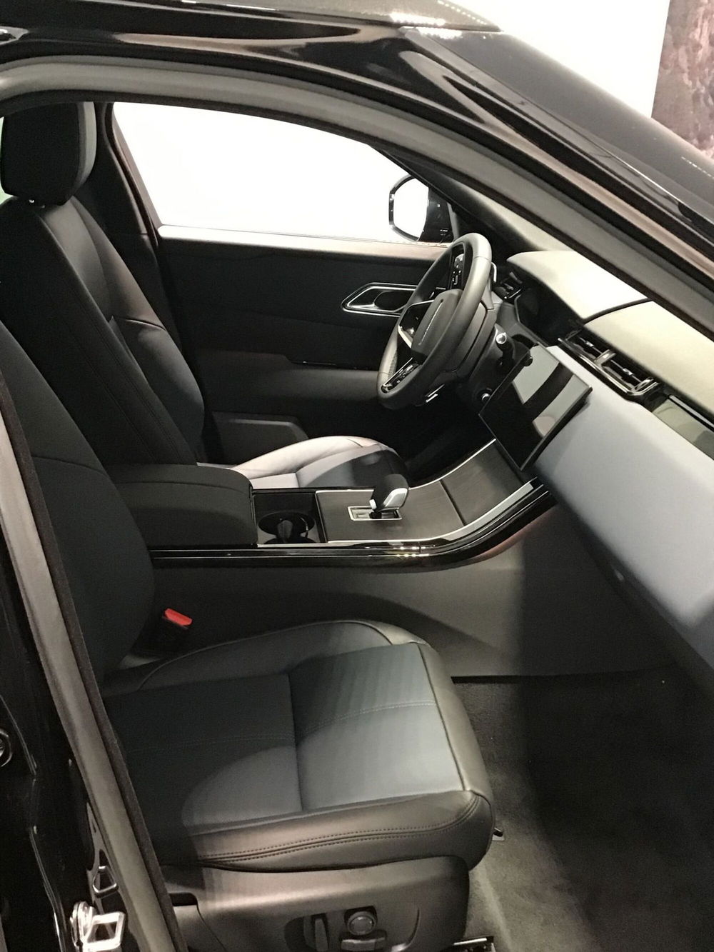 Land Rover Range Rover Velar nuova a Genova (3)