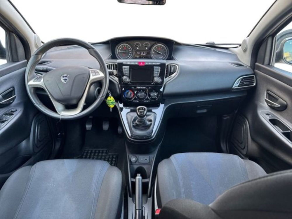 Lancia Ypsilon usata a Ancona (11)