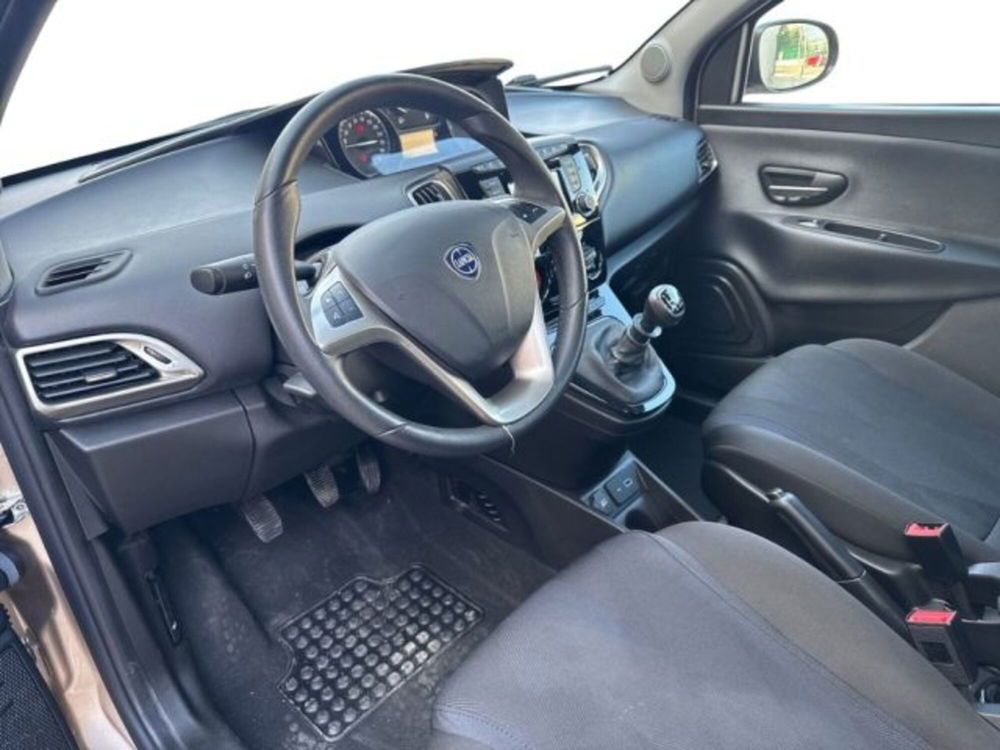 Lancia Ypsilon usata a Ancona (9)