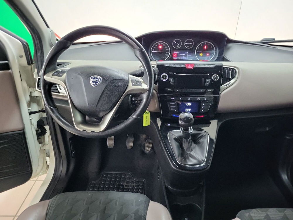 Lancia Ypsilon usata a Arezzo (12)