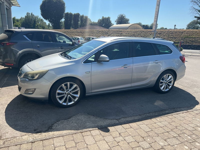 Opel Astra Station Wagon 1.7 CDTI 110CV Station Wagon Cosmo  del 2011 usata a Lucca