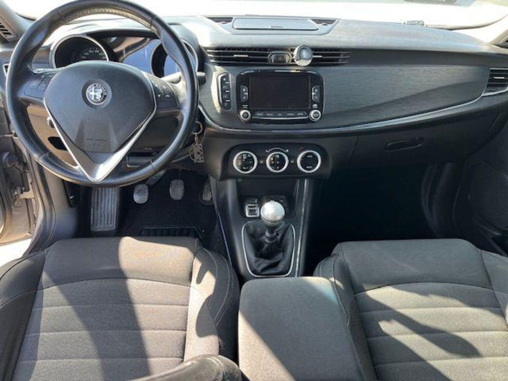 Alfa Romeo Giulietta usata a Trapani (7)