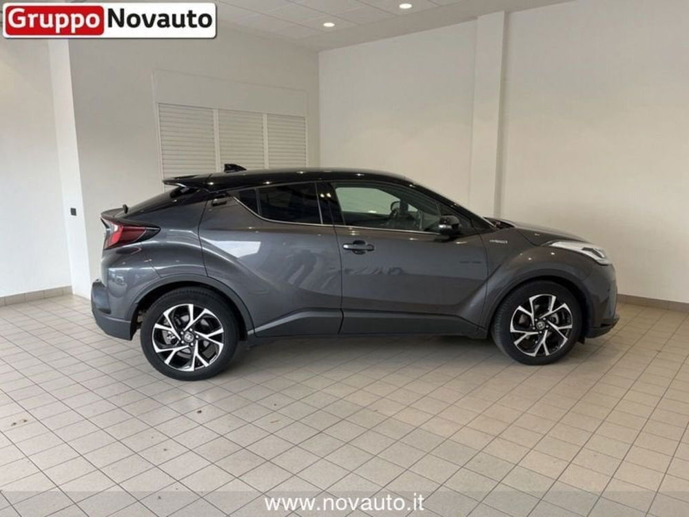 Toyota Toyota C-HR usata a Varese (11)