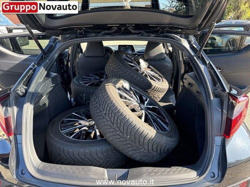 Toyota Toyota C-HR usata a Varese (12)