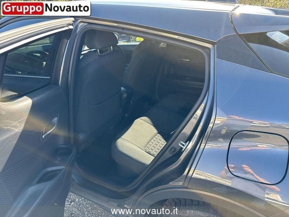 Toyota Toyota C-HR usata a Varese (11)